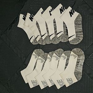 White Nike Boys socks sz 5-7 NWOT